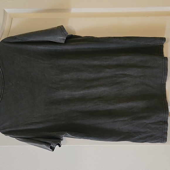 RVCA Graphic T-Shirt with Tiger Design - Picture 4 of 6